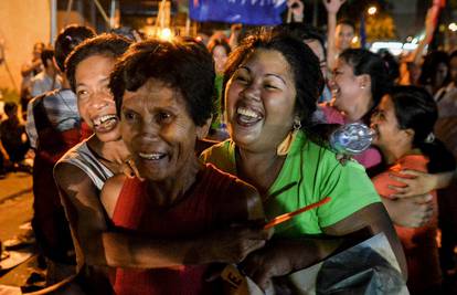 Indonežani pogubili osmoricu, Filipinku pomilovali zadnji čas