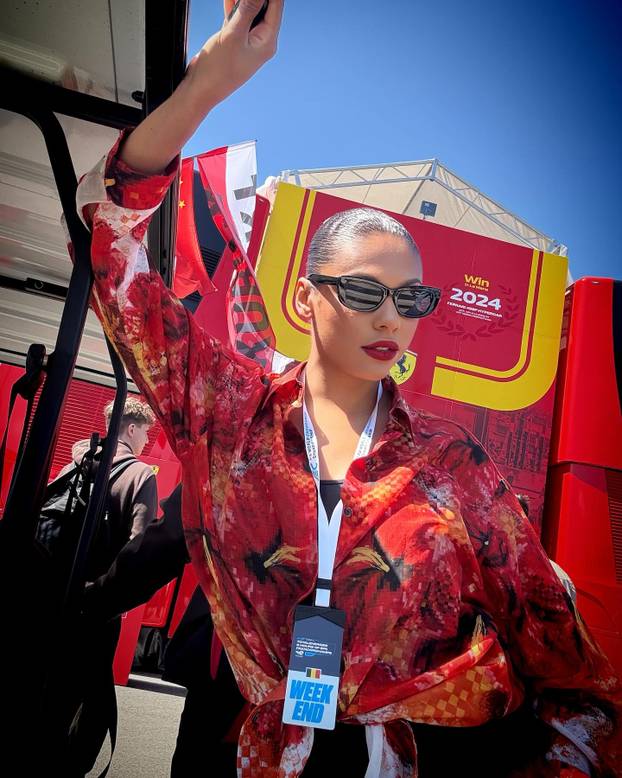 FOTO Bivša misica želi preuzeti Formulu 1: 'Cilj mi nije pobjeda'