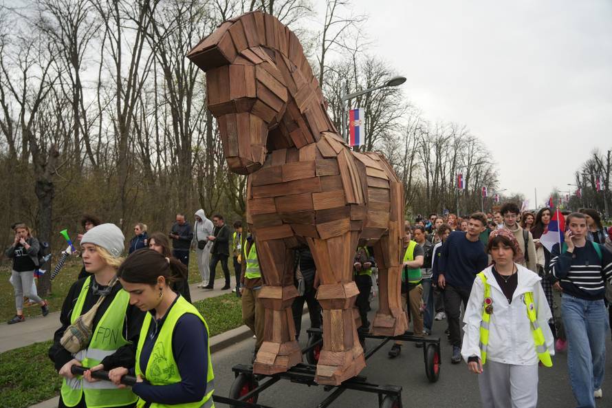 Beograd: Studenti Fakulteta likovnih umjetnosti i Fakulteta političkih znanosti izradili su Trojanskog konja 