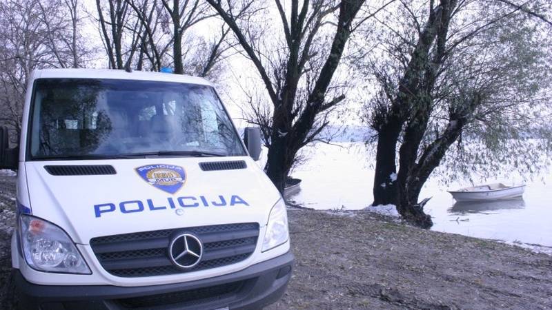 Tragedija kod Kutjeva: Mladić se utopio u Orahovačkom jezeru