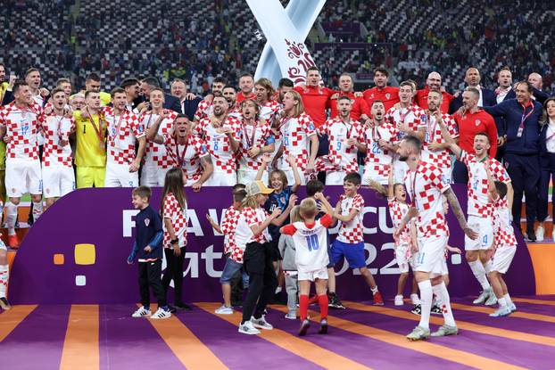 KATAR 2022 - Brončani reprezentativci fotografirali se sa svojom djecom