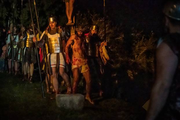 U Imotskom na Cvjetnicu uprizorena „Imotska Muka“, scenski prikaz Muke Gospodina našega Isusa Krista 