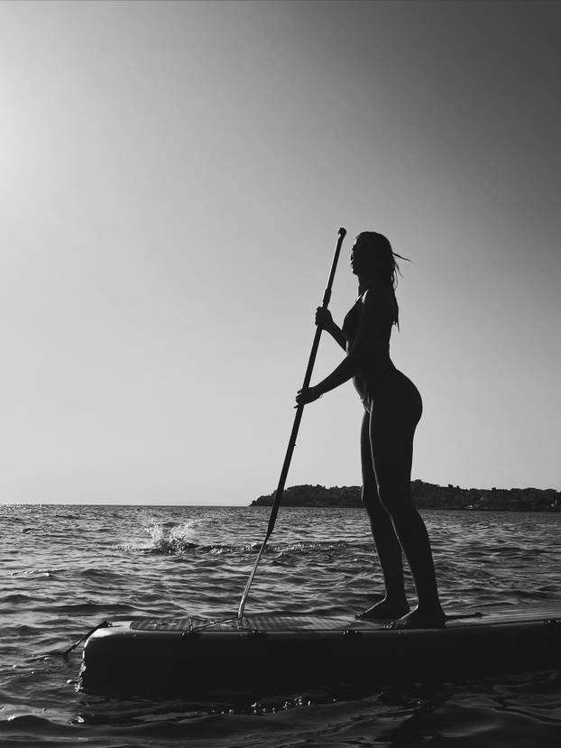 FOTO MMA voditeljica iz Srbije imponirala visinom u Zagrebu