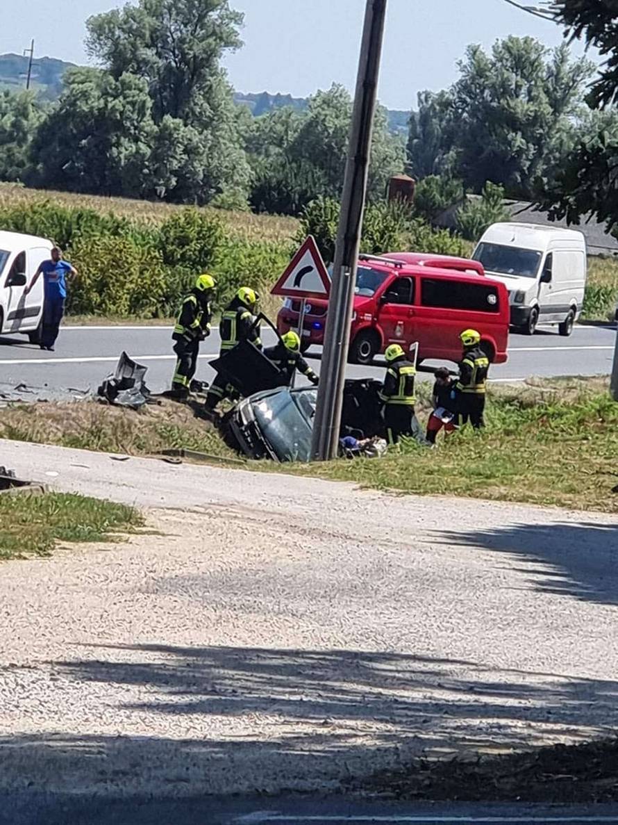 UZNEMIRUJUĆE Sudarili se auto i kamion, poginuo vozač