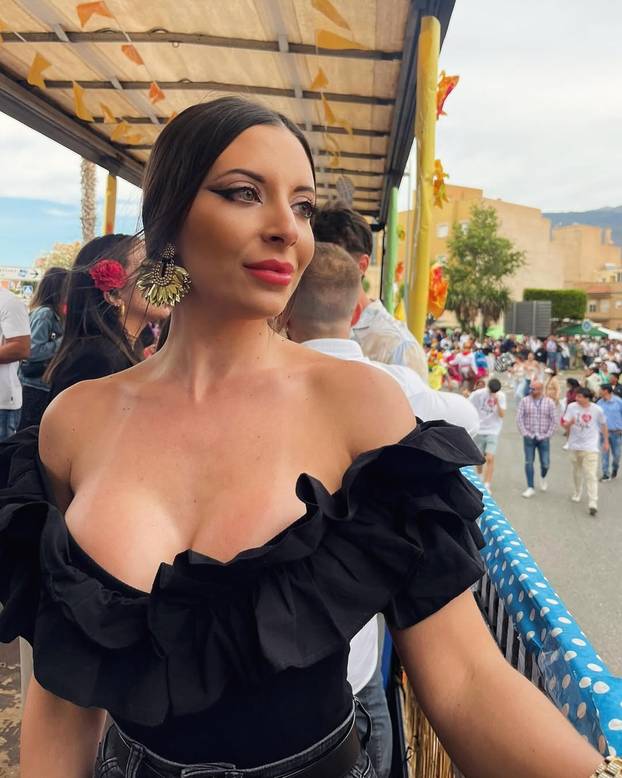 FOTO Vruća navijačica žali zbog odlaska Modrića: Kad ne nosi njegov dres, voli nositi tangice