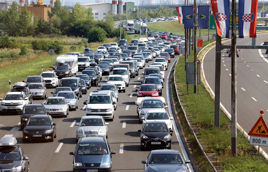 Gužve na naplatnoj postaji Lučko na izlazu i ulazu u Zagreb