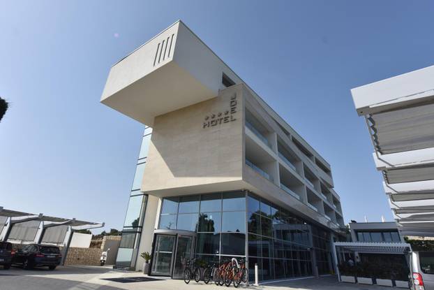 Novalja: Ministar turizma Gari Cappelli obišao hotel u vlasništvu Dejana Lovrena