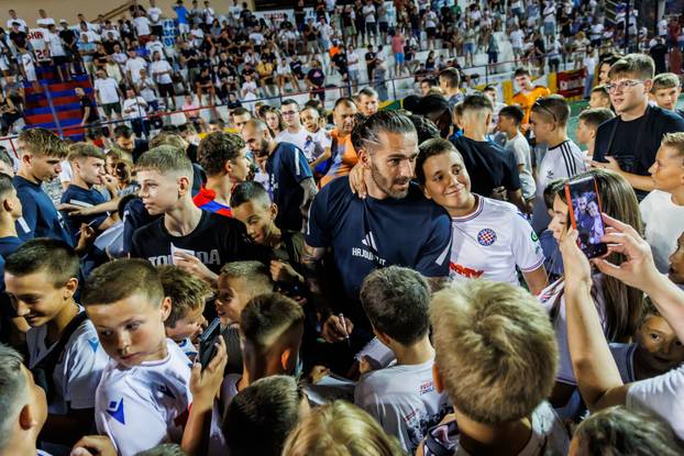 Split: Igrači Hajduka posjetili su Torciida kup