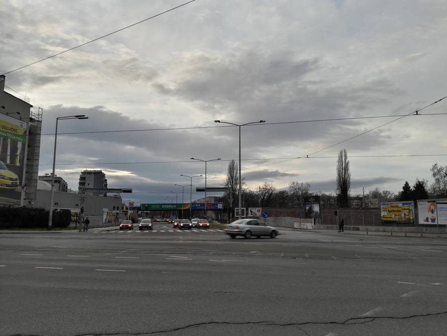 Samsung Galaxy A3: Odličan 'mini' s dugotrajnom baterijom