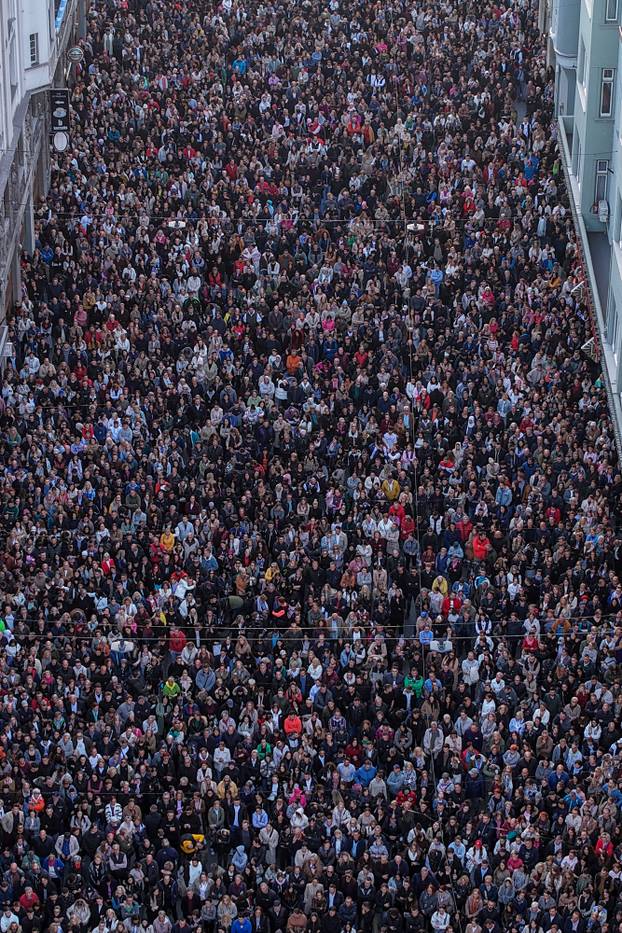 Sarajevo: Pogled iz zraka na okupljanje građana u čast Halidu Bešliću