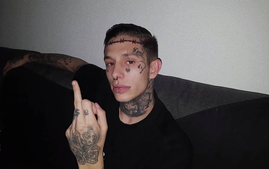 VIDEO Pred ulazak u Zadrugu pozirala fotografima u minici i bez grudnjaka pa izazvala sudar