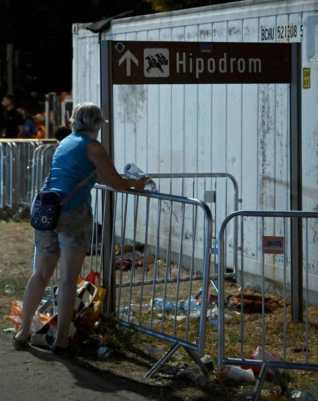 Zagreb: Skupljanje boca za vrijeme koncerta Marka Perkovića Thompsona 