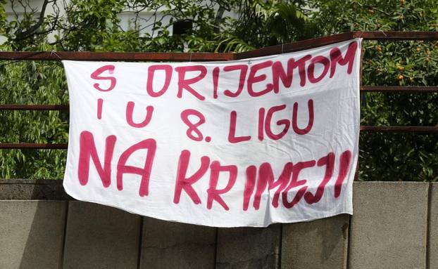 Rijeka: Transparent navijača nogometnog kluba Orijent