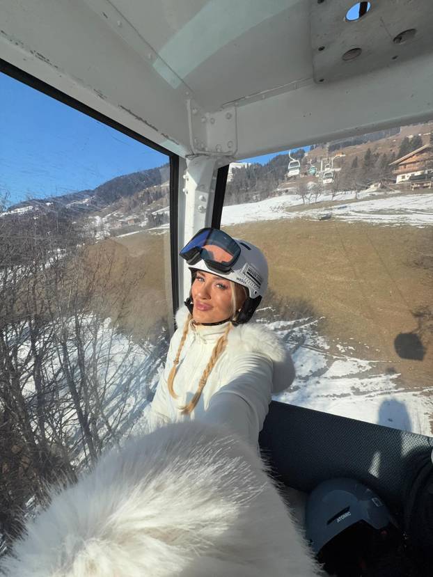 FOTO Fitness trenerica: Zbog odjeće su mi zabranili ulaz u avion, rekli su mi da sam gola