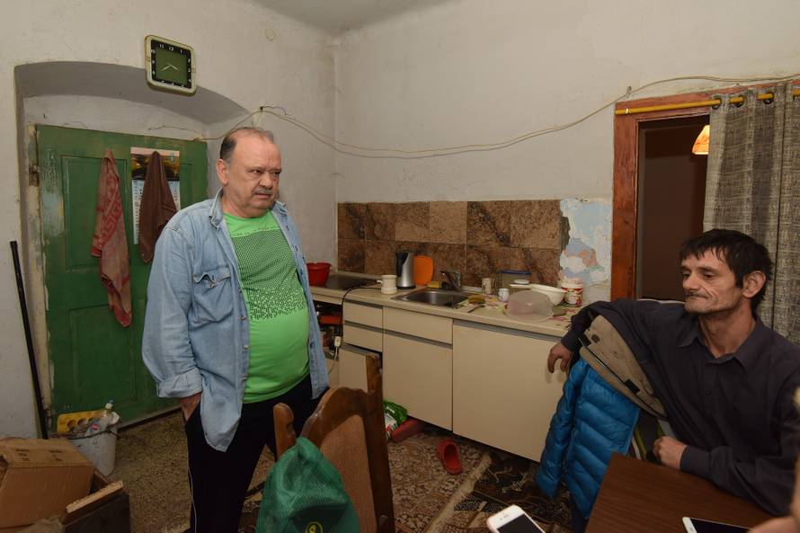 Vapaj: Jedem svaki treći dan i živim u zgradi koja se raspada