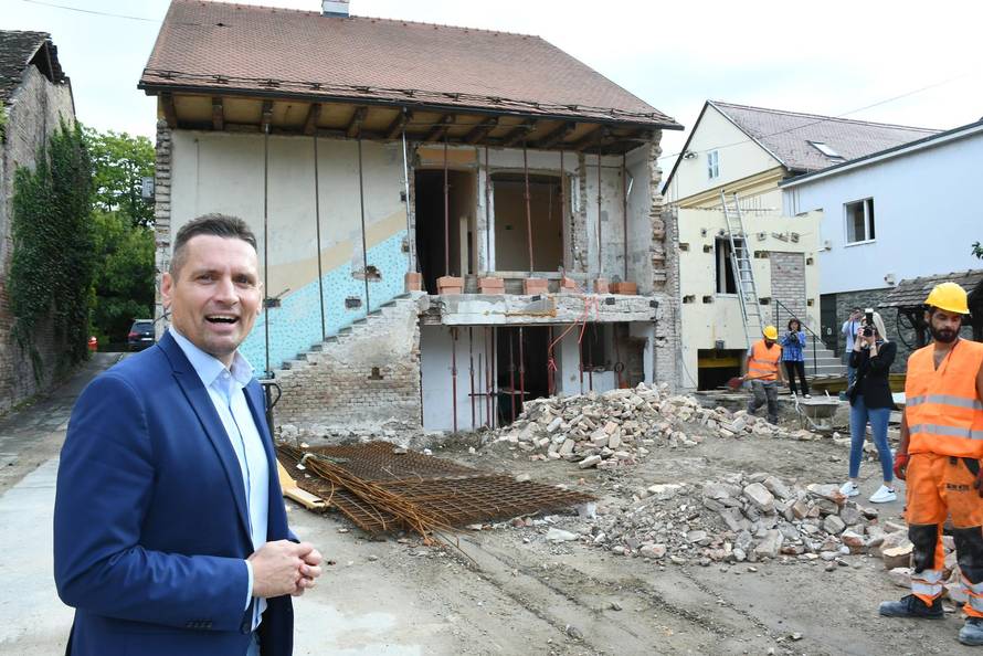 Sisak: Obilazak radova obnove Gradskog muzeja i dvorišnog prostora