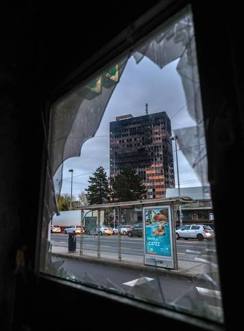 Zagreb: Dim i dalje izlazi iz Vjesnikovog nebodera