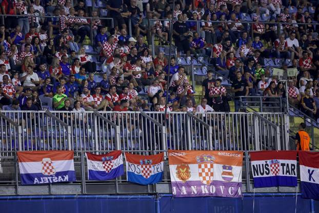 Atmosfera na tribinama tijekom susreta Hrvatske i Crne Gore u kvalifikacijama za Svjetsko prvenstvo