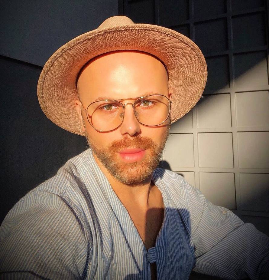 Govorio da je u vezi s Hanom Hadžiavdagić, a sad s dečkom dizajnira torbe. Cijena? 4200 kn