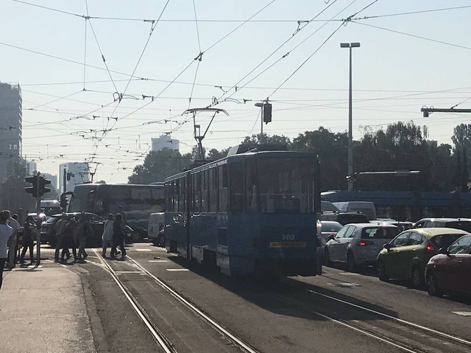 Opet su 'zarobljeni' u prometu: 'Nismo se pomaknuli pola sata'