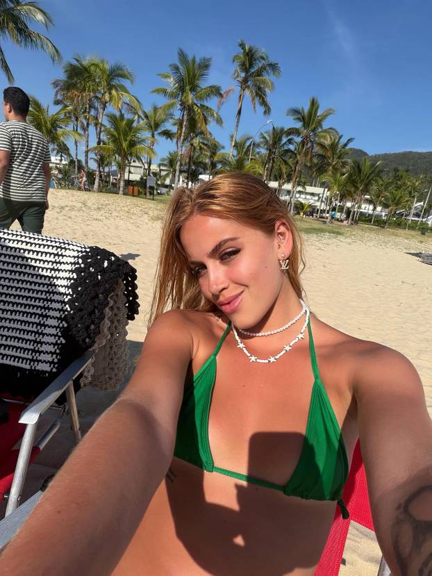 Alisha je prošlost. Zvijezda Brazila sad se spetljala s kćeri legende Arsenala. Tek joj je 19