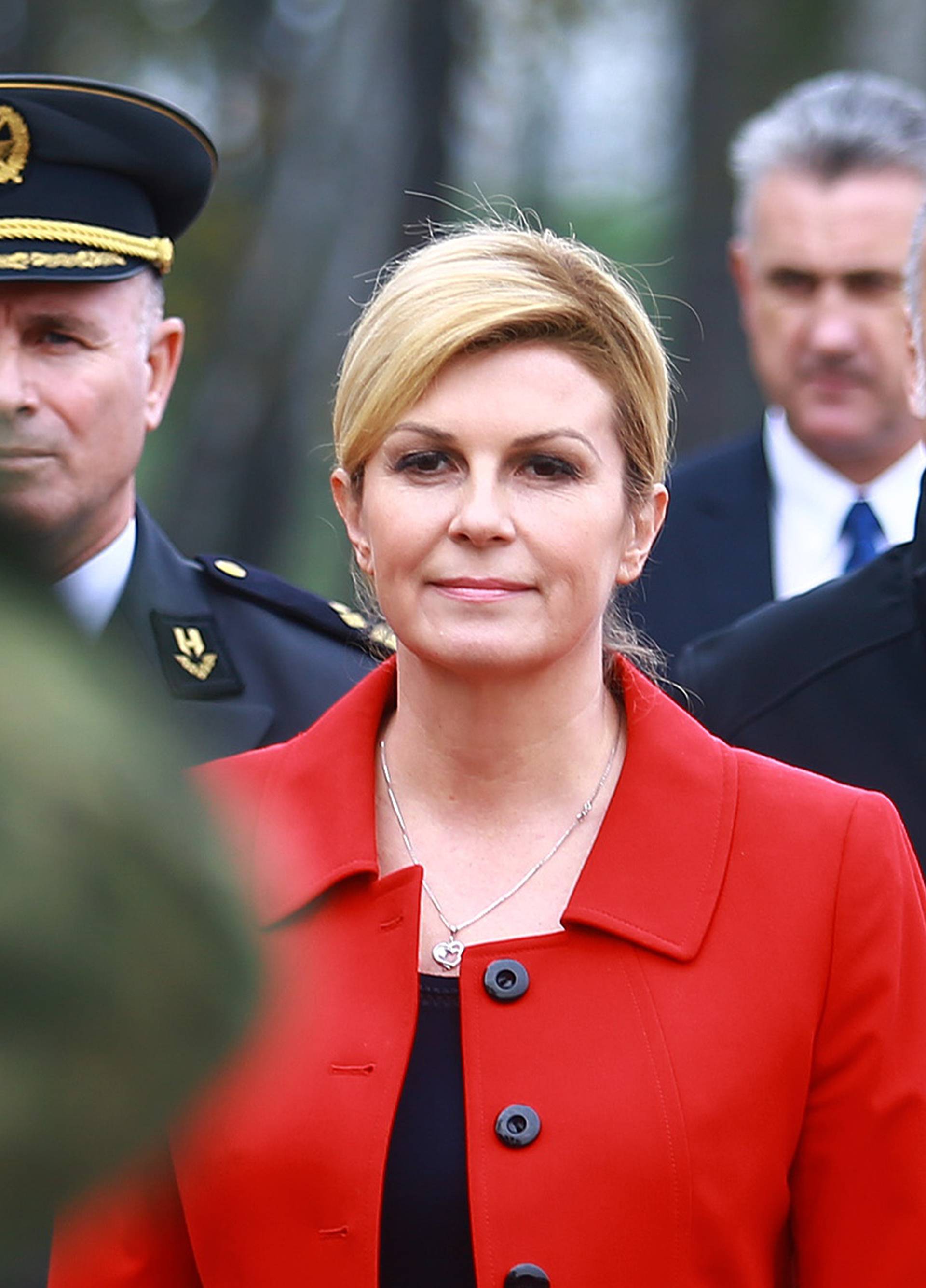 Zagreb: Predsjednica obiÅ¡la vjeÅ¾bu vojnih pasa povodom obljetnice Tigrova
