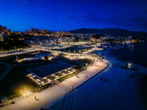 Noćne fotografije novouređenog Žnjanskog platoa