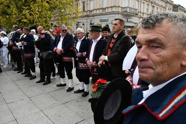FOTO Slavonski Brod oborio rekord: Na Pogačafestu ispekli pogaču dugačku 20 metara!