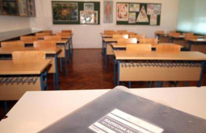 Srednja škola u Otočcu ostala na nastavi uživo, roditelji su ljuti
