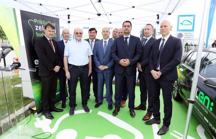 Na benzinskoj postaji INA u Brinju otvorena je prva punionica za elektriÄne automobile