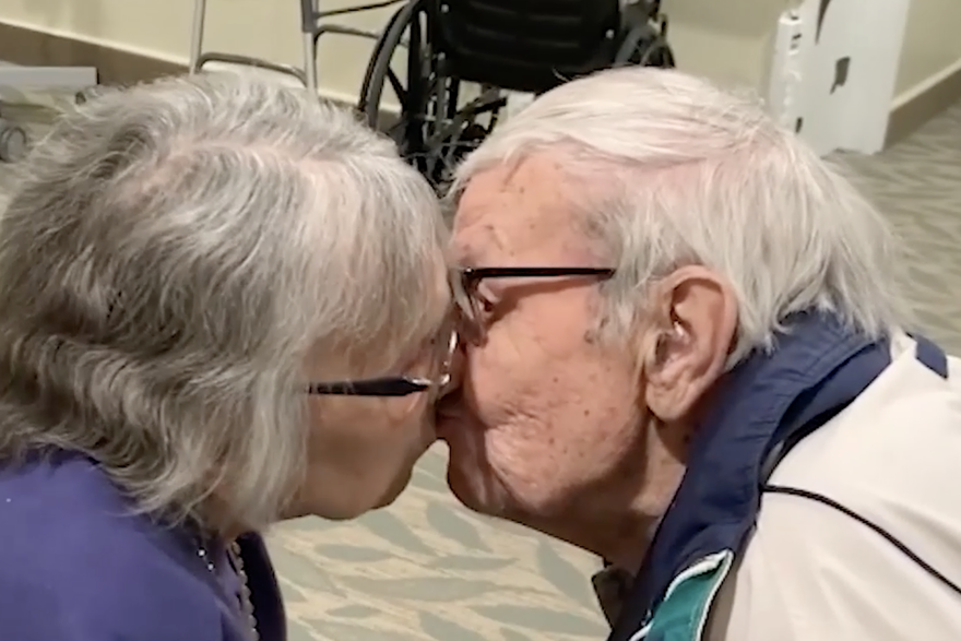 U braku su 70 godina,  a zbog korone su bili razdvojeni dva mjeseca: Na ponovnom susretu su zaplakali
