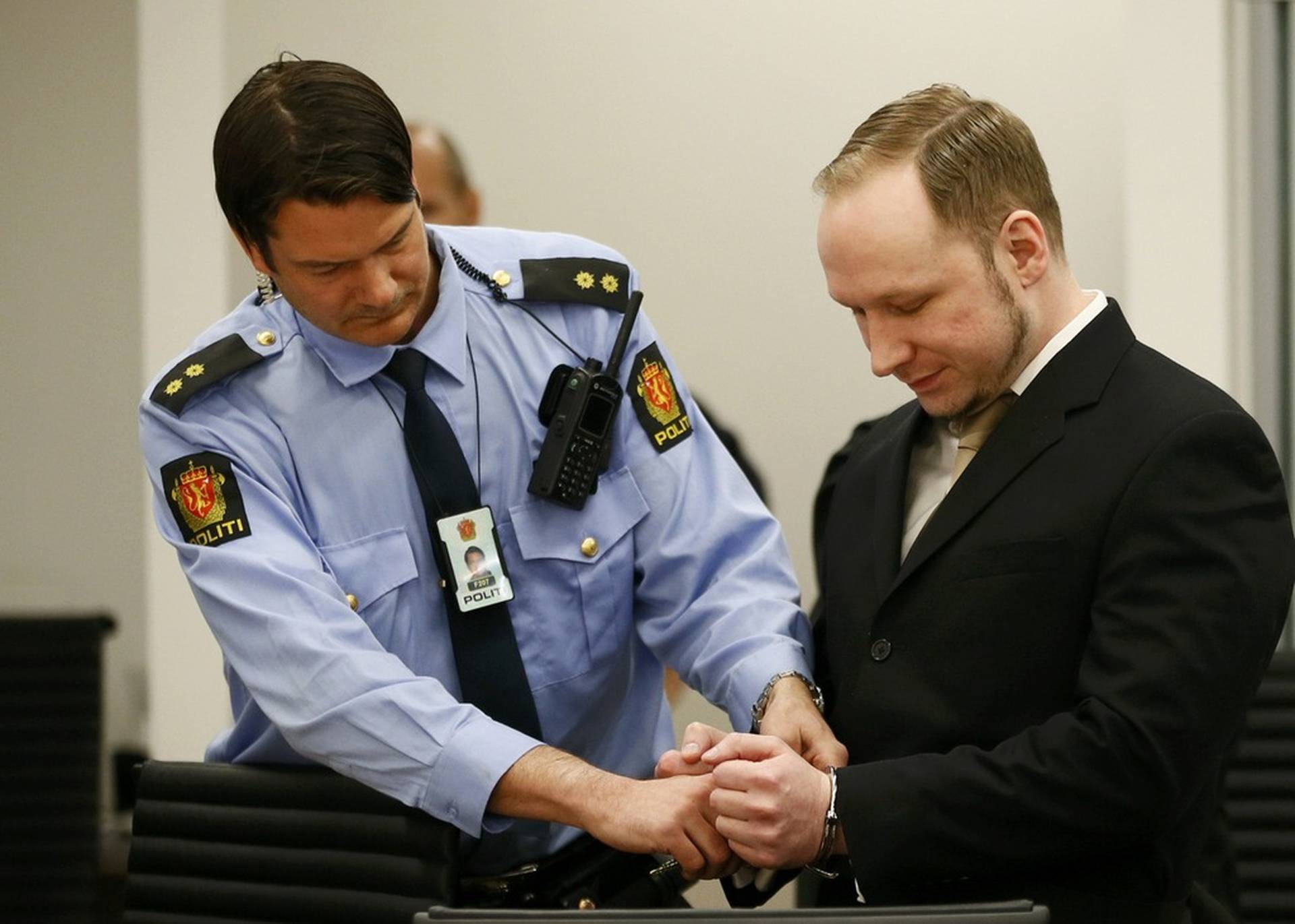 22 июля 2011 андерс брейвик. Посадили в норвегии. Андерс брейвик 2023. Норвежский стрелок андерс брейвик. Посадили в норвегии.