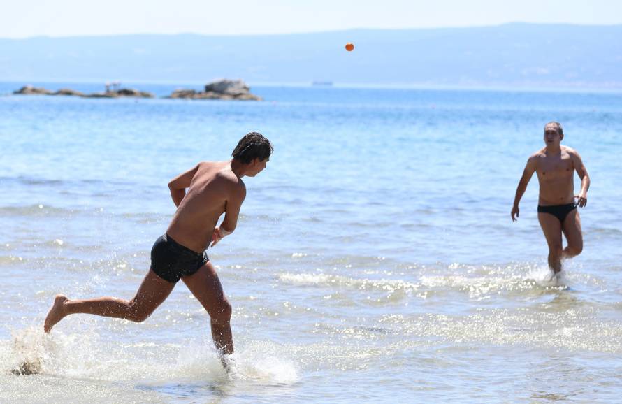 Splitske plaže pune su kupača 