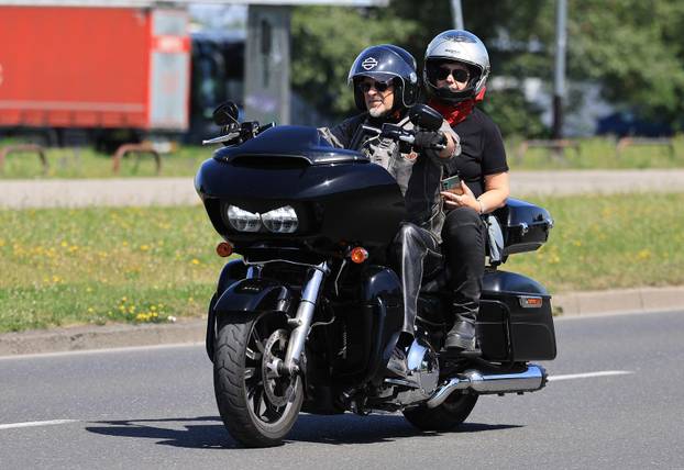 Zagreb: S Bundeka krenula kolona stotine Harley Davidsona koji prolaze centrom grada
