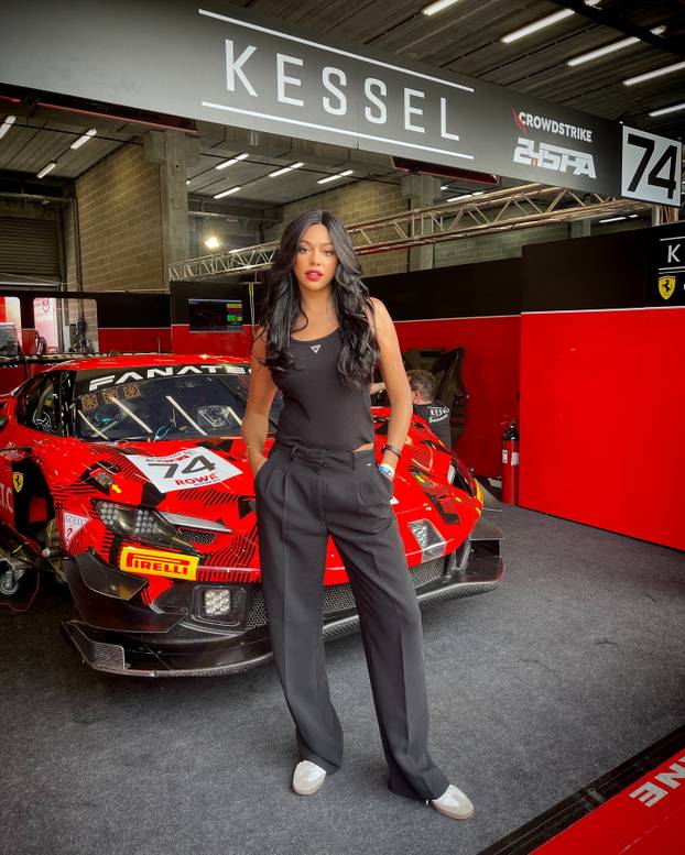 FOTO Bivša misica želi preuzeti Formulu 1: 'Cilj mi nije pobjeda'