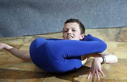 Dječak postavio rekord u okretu nogama oko glave
