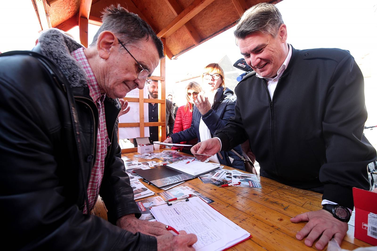 Predsjednički kandidat Zoran Milanović posjetio je građane Siska