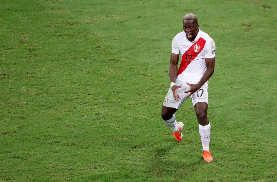 Suárez tragičar Urugvaja: Peru senzacionalni polufinalist Cope