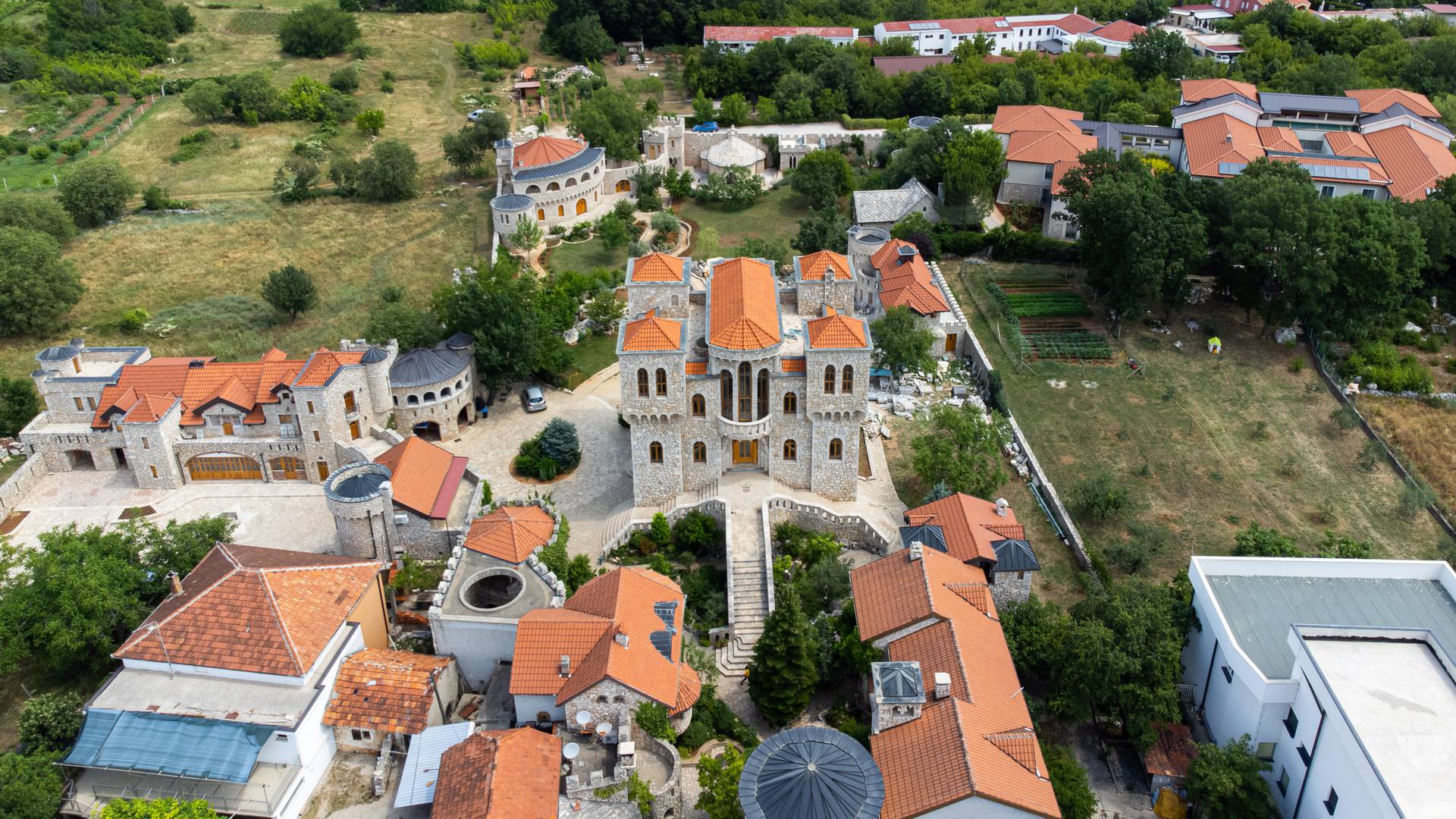 Fotografije iz zraka dvorca u Međugorju