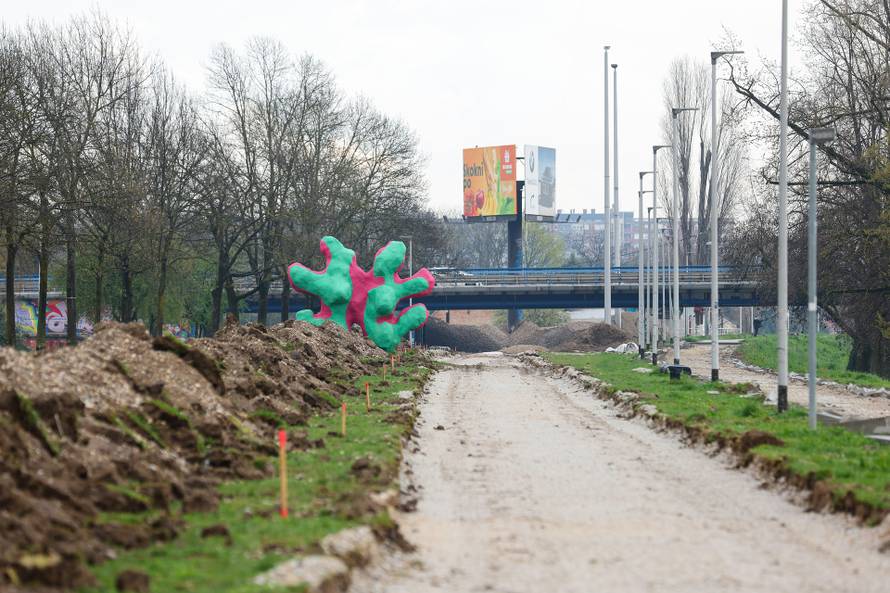 Zagreb: Skulptura tri žabe na savskom nasipu u parku skulptura