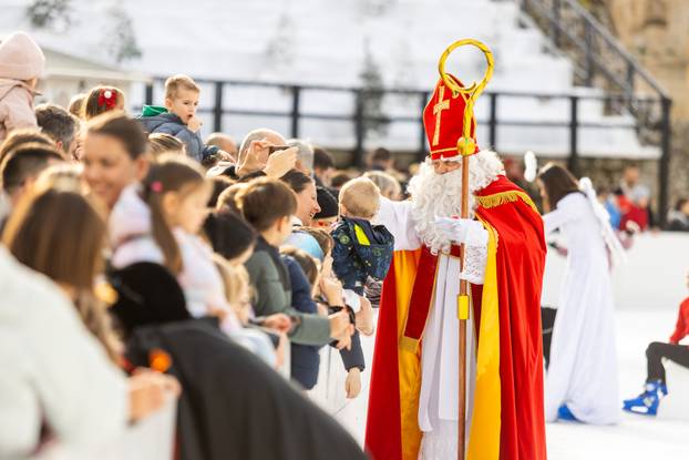 Pula: Sveti Nikola stigao je u  Arenu
