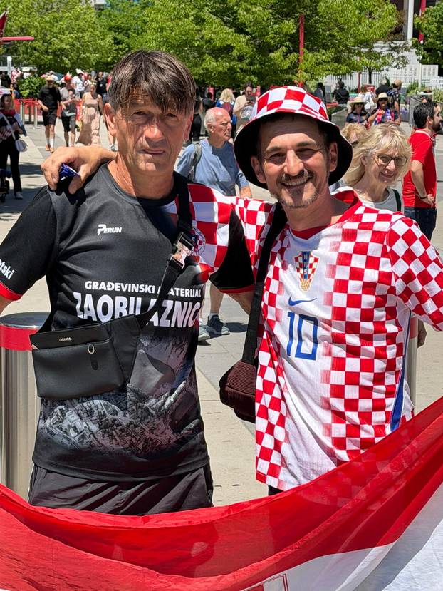 FOTO 'Vatrene' navijačice u srcu Toronta, neki su i lice obojali u kockice! Pogledajte sjajne scene