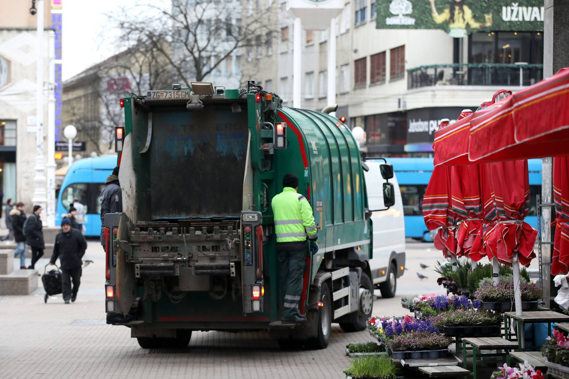 Zagreb: Interventni odvoz otpada na Splavnici