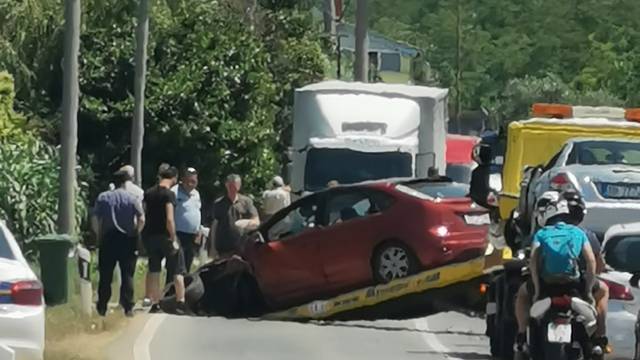 Na ulazu u Poreč sudarila su se tri auta, stvorila se velika gužva