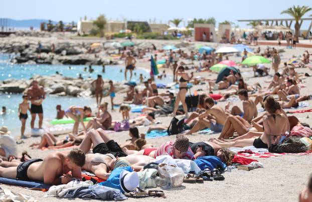 Splićani i turisti osvježenje potražili na Žnjanu