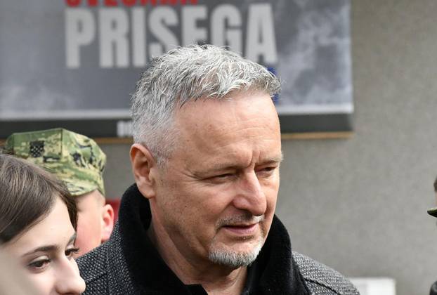 Na svečanoj prisegi ročnika u Požegi pozornost je privukla Diva Perković, kći pjevača Marka Perkovića Thompsona