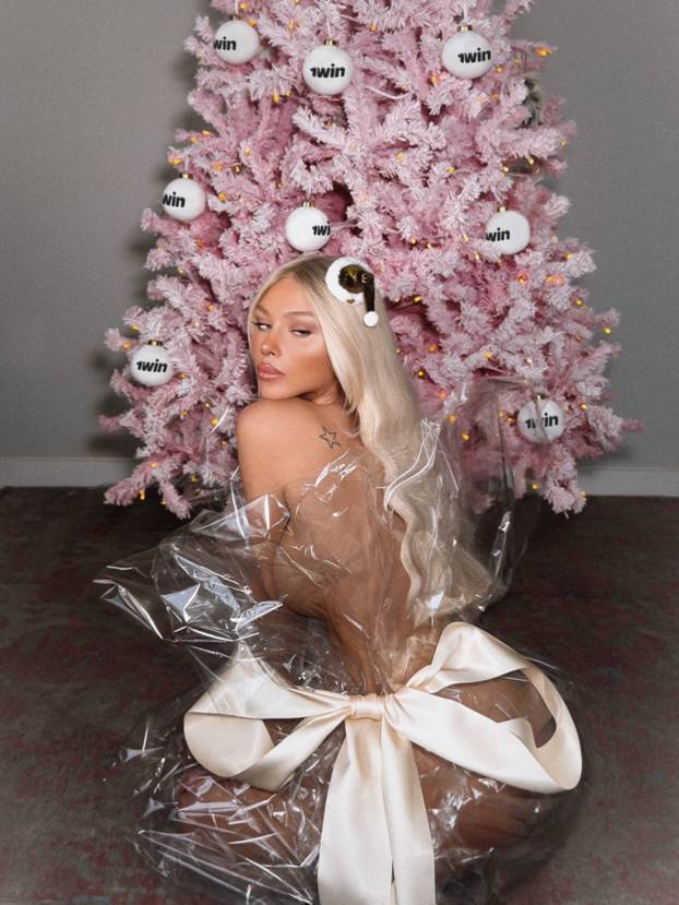 FOTO Ni ovoj jelki nije svejedno. Odbila Ronalda i pozirala gola