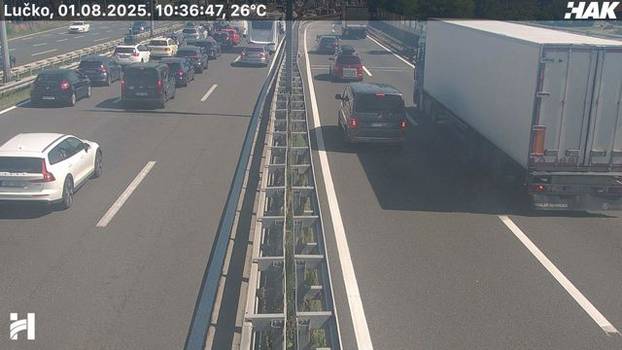 FOTO Kreće udarni vikend, kod Lučkog se zagužvalo: Kolone su prema moru, vozi se usporeno