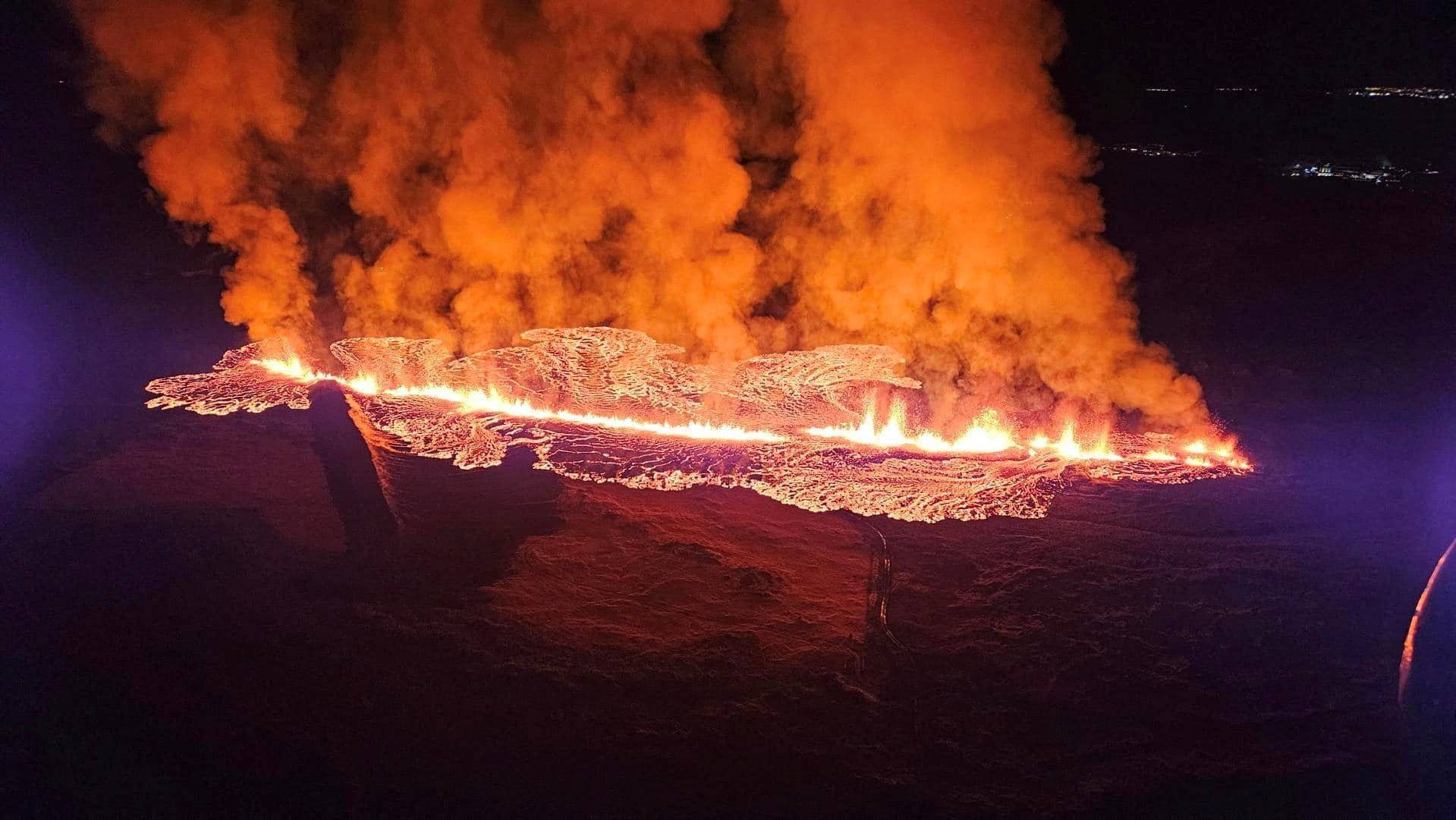 Volcano eruption in Reykjanes Peninsula