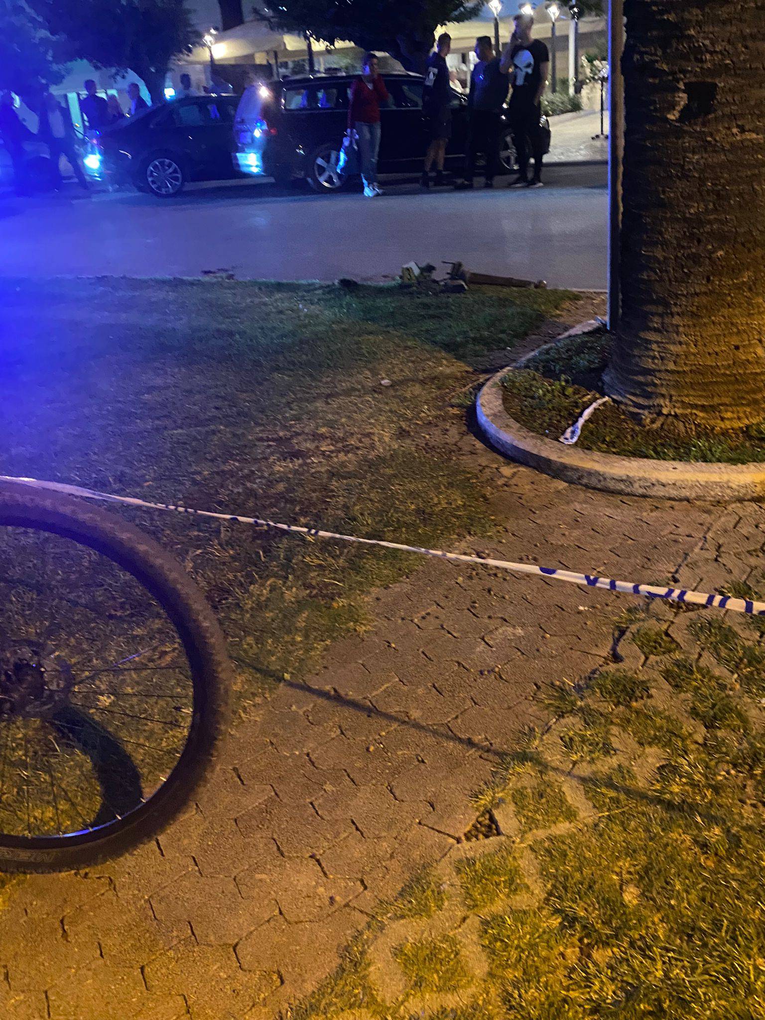 Motociklist sletio s ceste u Makarskoj, teško je ozlijeđen: 'Od udarca mu je pala i kaciga'
